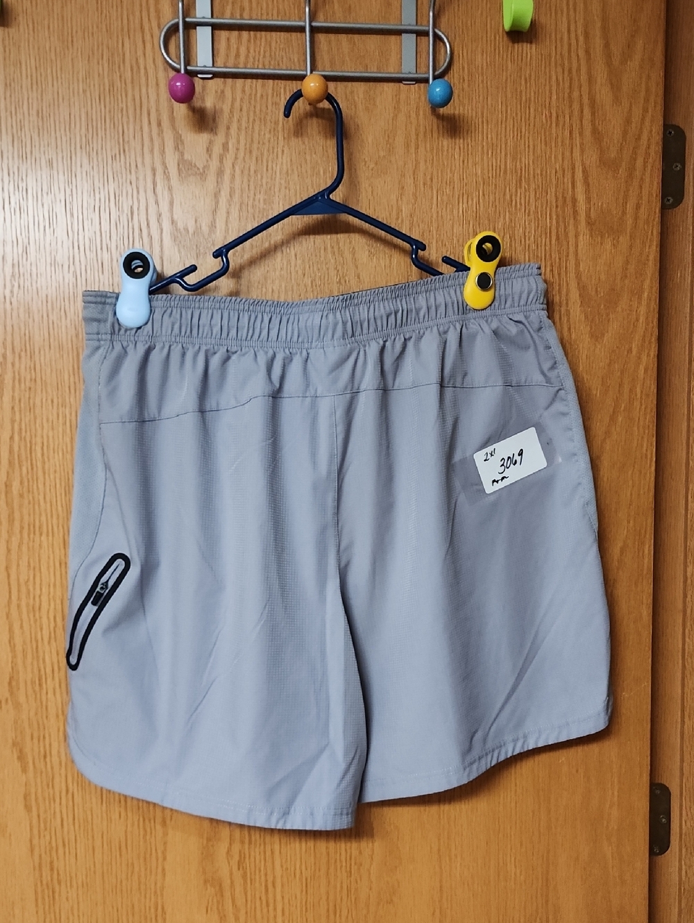 Reebok Light Gray Athletic Shorts with Zipper Pocket mens 2xl number 3069